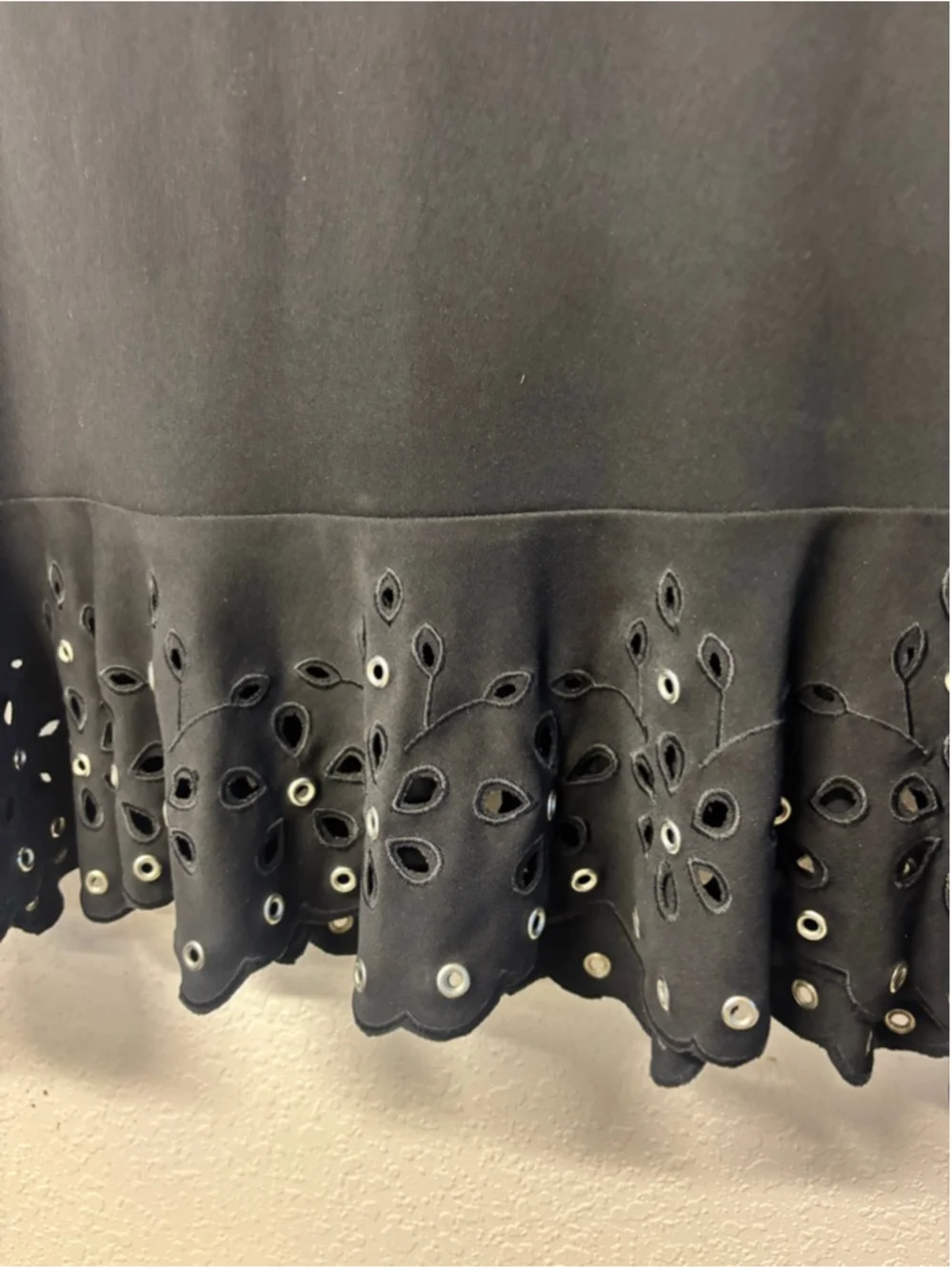 Women's Michael Kors Black Eyelet Midi Skirt Size 8 EUC workwear